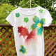 手書き金魚Tシャツ「赤出目金と緑のお花」