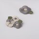 [受注制作]お花たちの刺繍ブローチ（greyish）